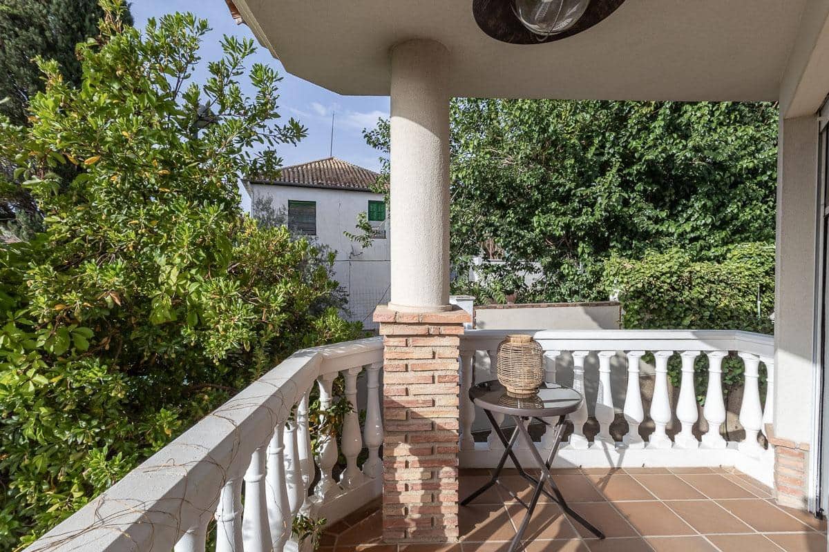 3 Zimmer Reihenhaus zu verkaufen in La Zubia mit Pool Garage - 320.000 € (Ref: 9990753)
