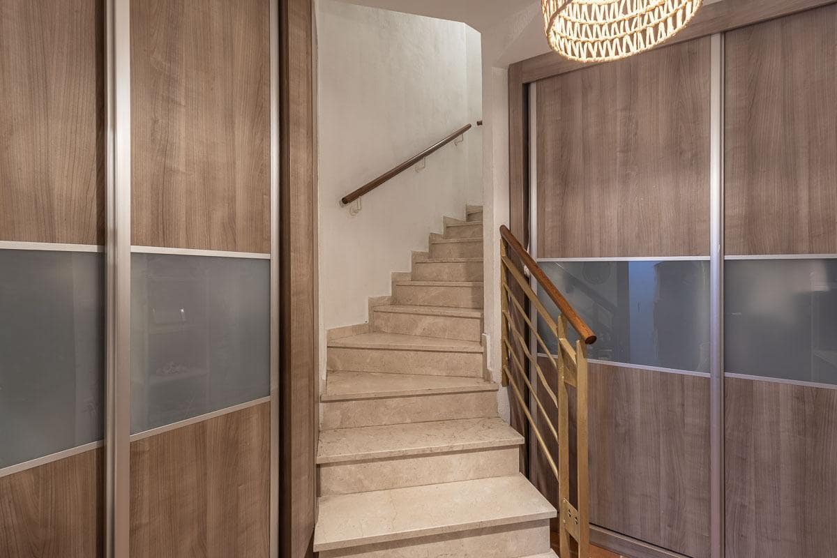3 Zimmer Reihenhaus zu verkaufen in La Zubia mit Pool Garage - 320.000 € (Ref: 9990753)