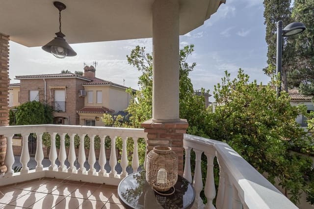 3 Zimmer Reihenhaus zu verkaufen in La Zubia mit Pool Garage - 320.000 € (Ref: 9990753)