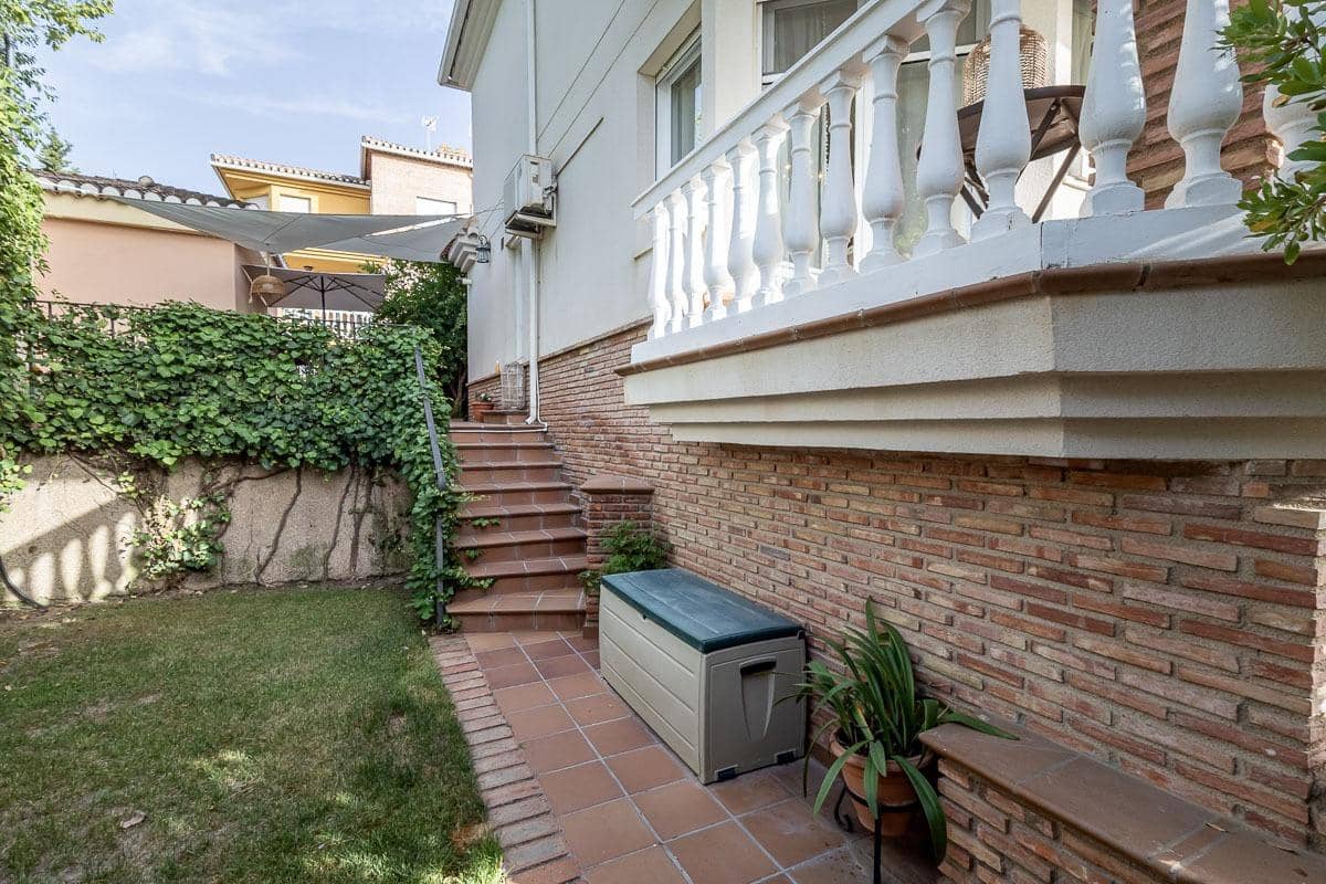 3 Zimmer Reihenhaus zu verkaufen in La Zubia mit Pool Garage - 320.000 € (Ref: 9990753)