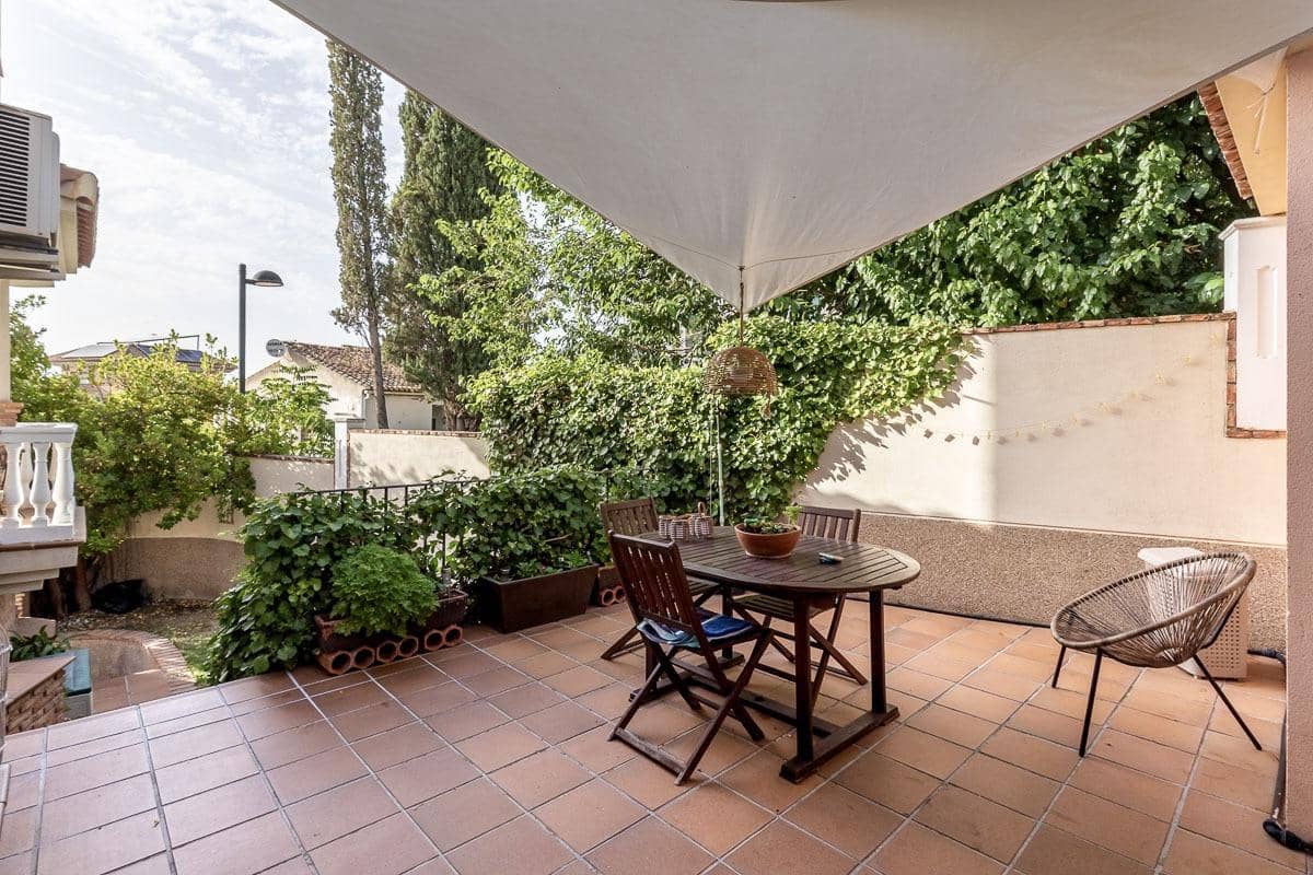 3 Zimmer Reihenhaus zu verkaufen in La Zubia mit Pool Garage - 320.000 € (Ref: 9990753)