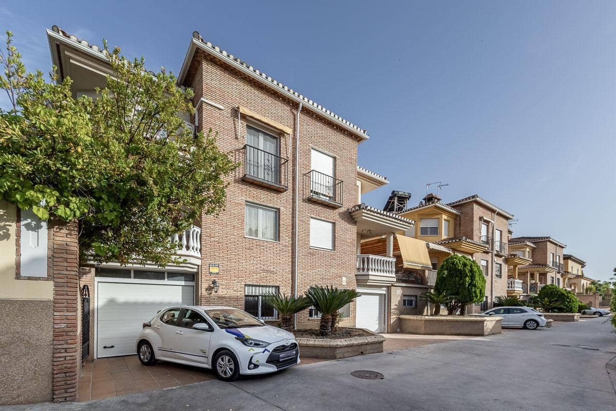 3 Zimmer Reihenhaus zu verkaufen in La Zubia mit Pool Garage - 320.000 € (Ref: 9990753)