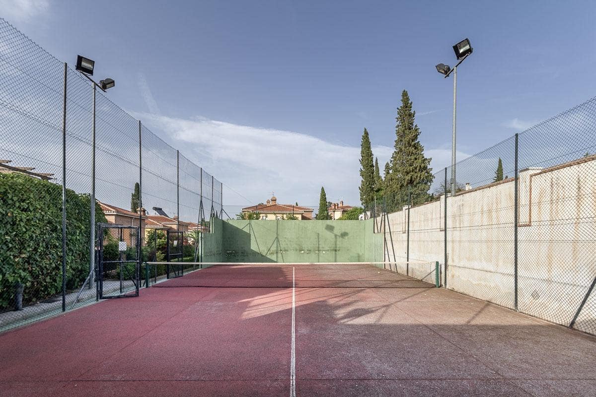 3 Zimmer Reihenhaus zu verkaufen in La Zubia mit Pool Garage - 320.000 € (Ref: 9990753)