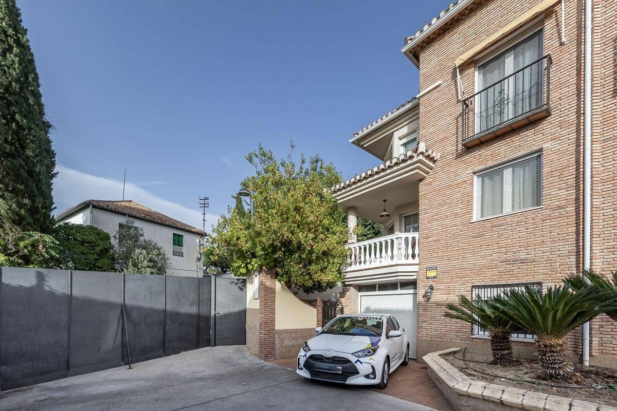 3 Zimmer Reihenhaus zu verkaufen in La Zubia mit Pool Garage - 320.000 € (Ref: 9990753)
