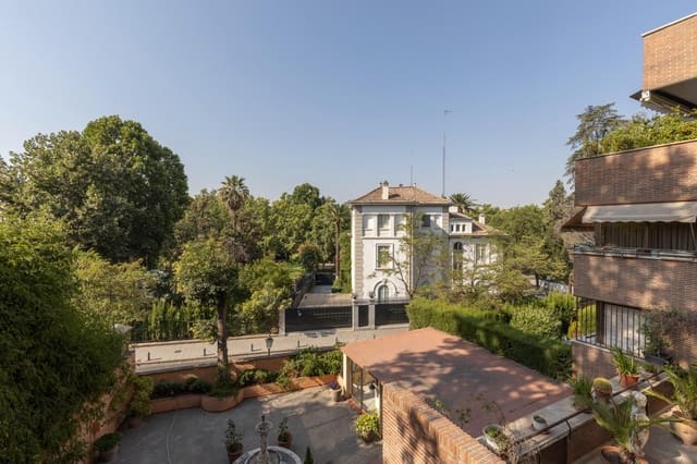 Piso de 4 habitaciones en Granada ciudad en venta con piscina garaje - 950.000 € (Ref: 9994283)