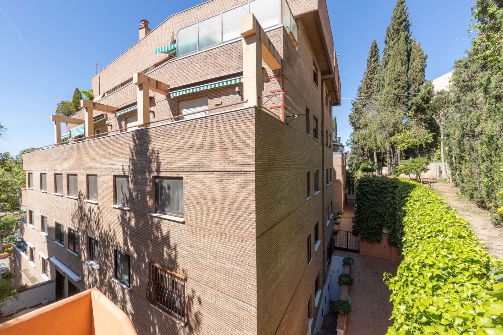 Piso de 4 habitaciones en Granada ciudad en venta con piscina garaje - 950.000 € (Ref: 9994283)