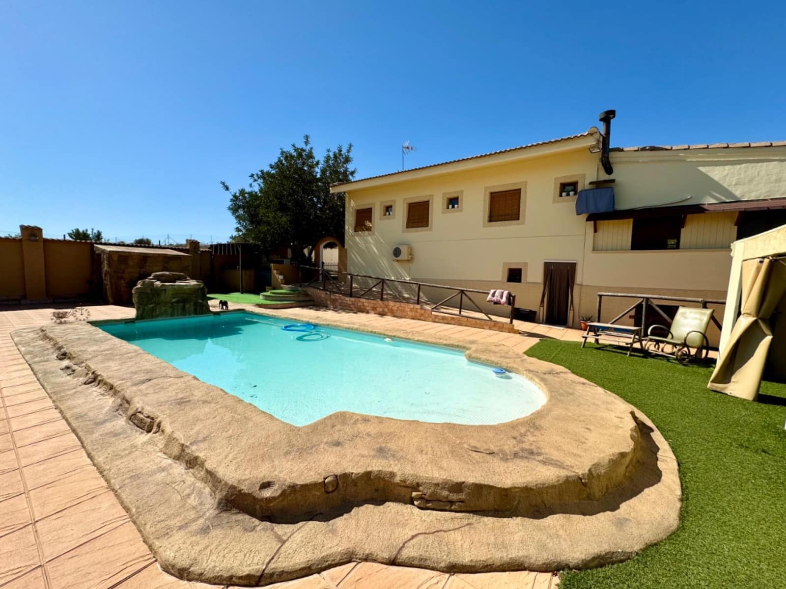 4 soverom Villa til salgs i Los Valientes med svømmebasseng garasje - € 450 000 (Ref: 8362876)