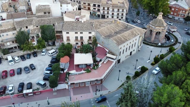 5 bedroom Restaurant/Bar for sale in Caravaca de la Cruz with garage - € 450,000 (Ref: 8757854)