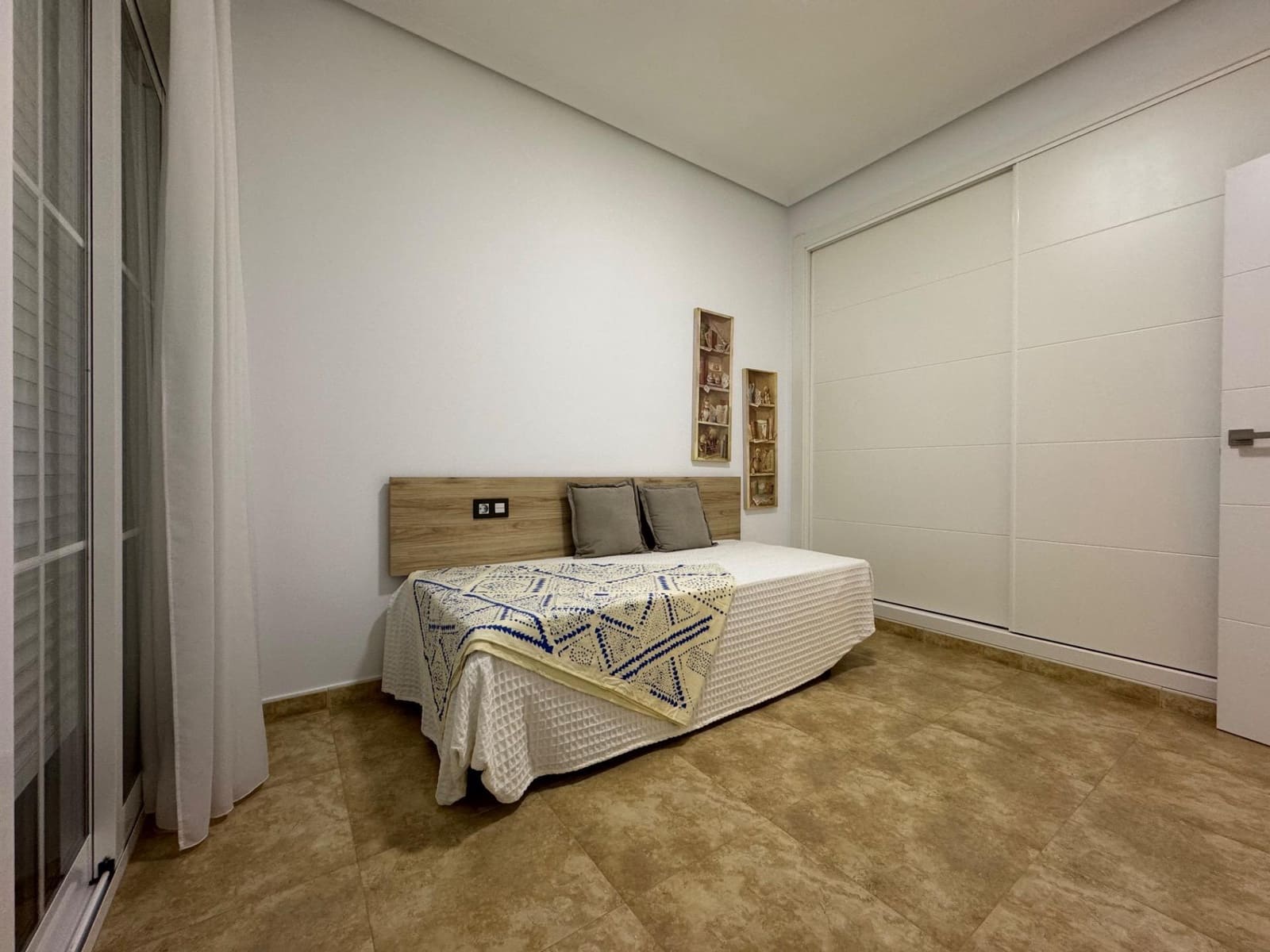 3 slaapkamer Rijtjeshuis te koop in Fortuna met garage - € 128.000 (Ref: 8847560)