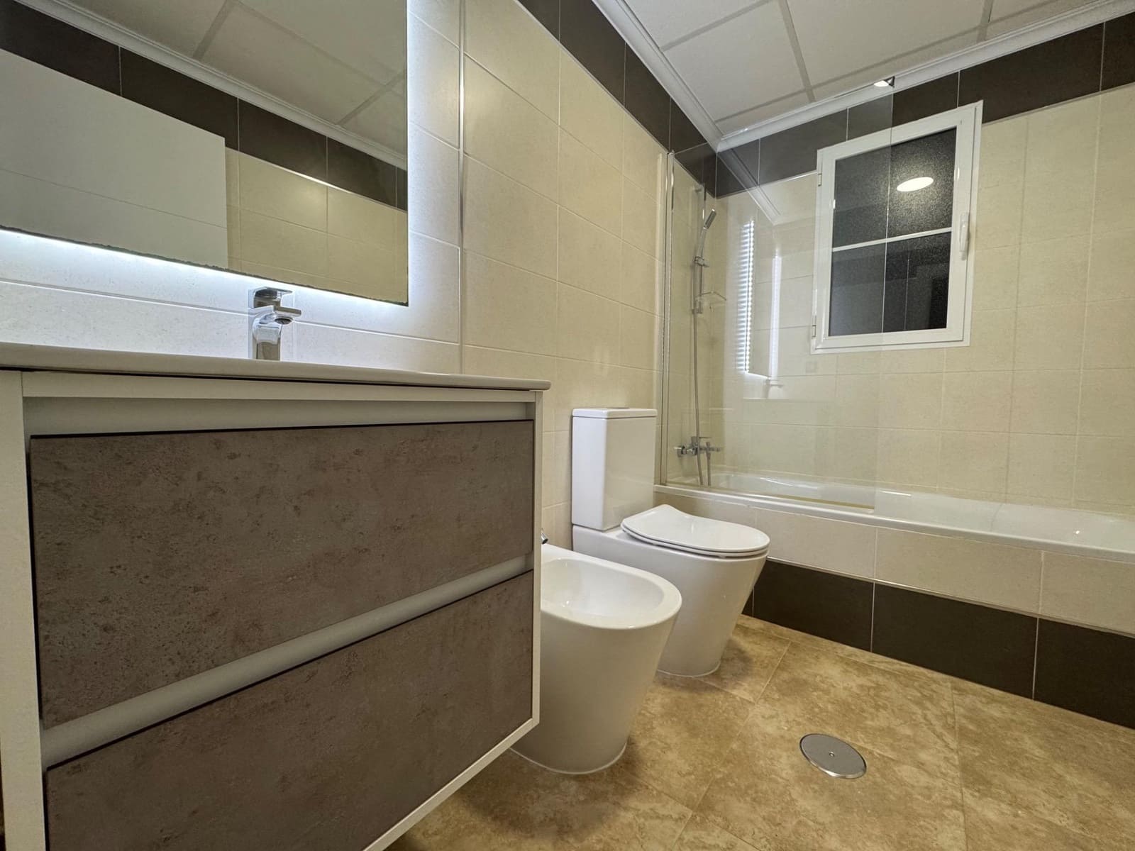 3 slaapkamer Rijtjeshuis te koop in Fortuna met garage - € 128.000 (Ref: 8847560)