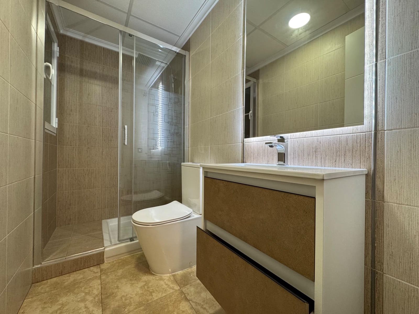 3 slaapkamer Rijtjeshuis te koop in Fortuna met garage - € 128.000 (Ref: 8847560)