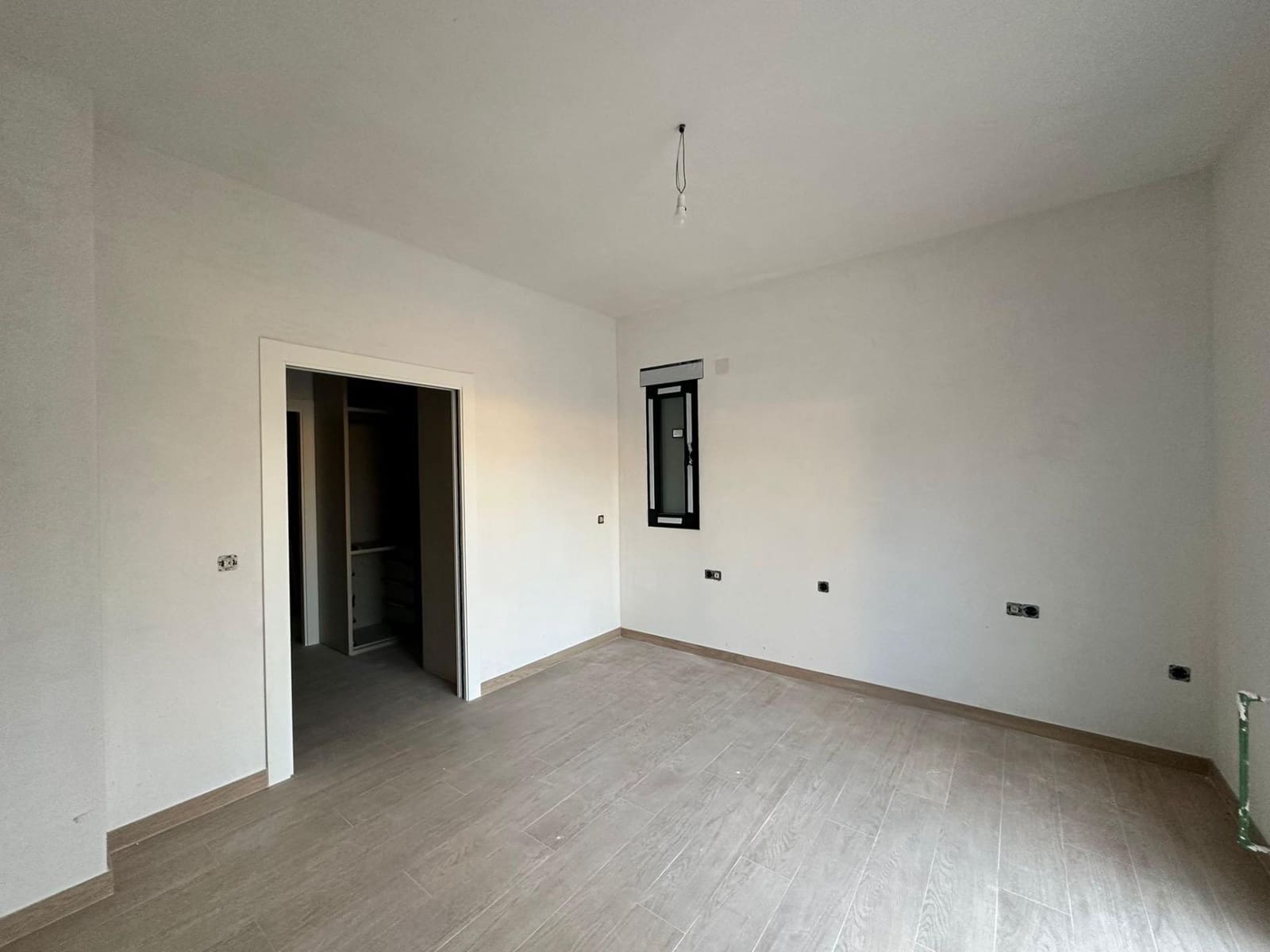 3 makuuhuone Huvila myytävänä paikassa La Alcayna mukana uima-altaan 
autotalli - 450 000 € (Ref: 9359693)