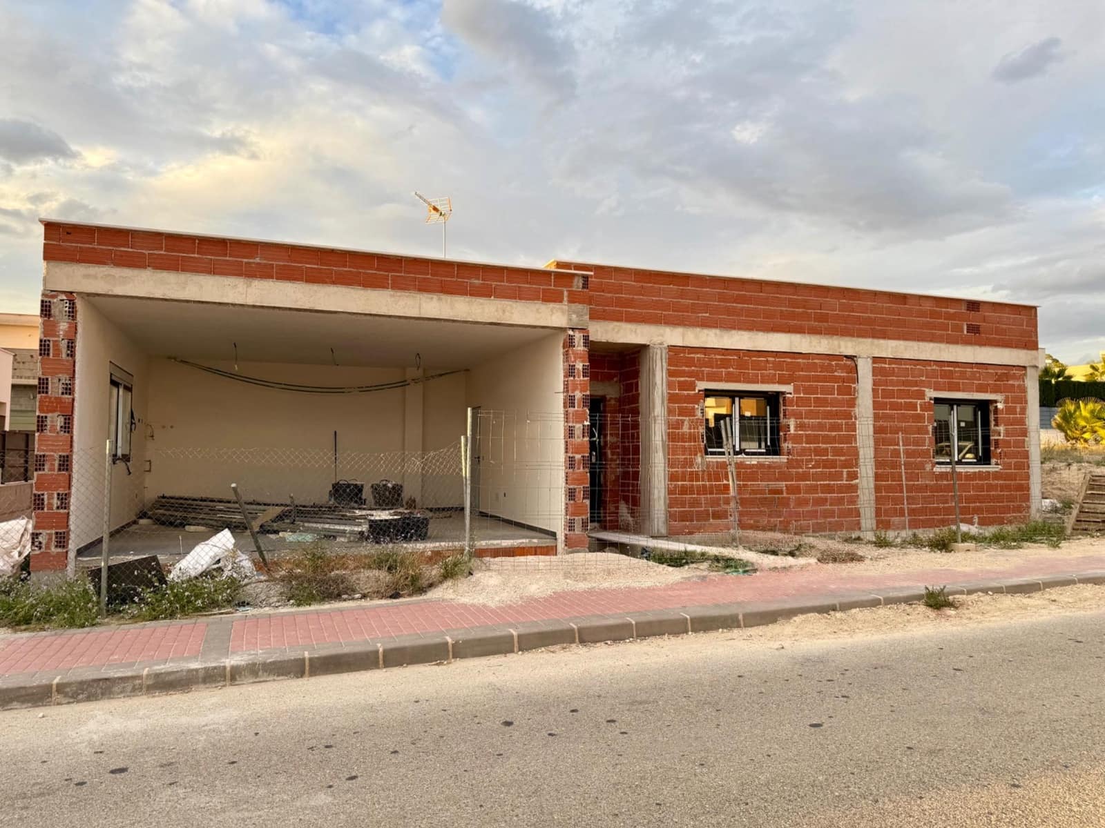 3 makuuhuone Huvila myytävänä paikassa La Alcayna mukana uima-altaan 
autotalli - 450 000 € (Ref: 9359693)