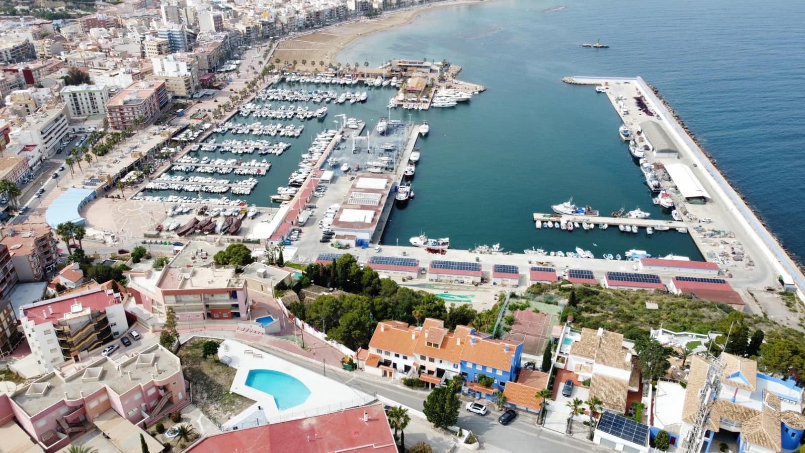 4 makuuhuone Huvila myytävänä paikassa Puerto de Mazarron mukana uima-altaan 
autotalli - 590 000 € (Ref: 9431586)