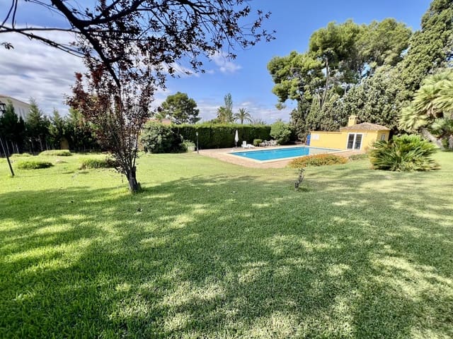 Chalet de 6 habitaciones en Paterna en venta con piscina garaje - 1.050.000 € (Ref: 9162739)