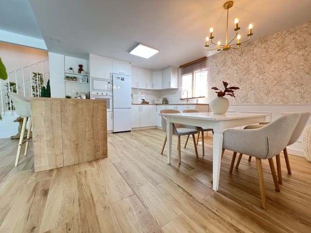 Chalet de 4 habitaciones en L'Eliana en venta con piscina garaje - 680.000 € (Ref: 9172158)