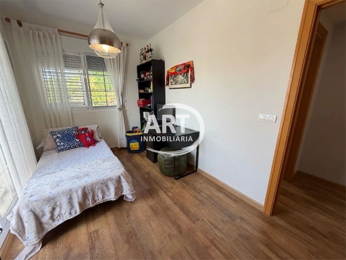 3 sovrum Semi-fristående Villa till salu i La Pobla de Vallbona med pool garage - 395 000 € (Ref: 10008295)