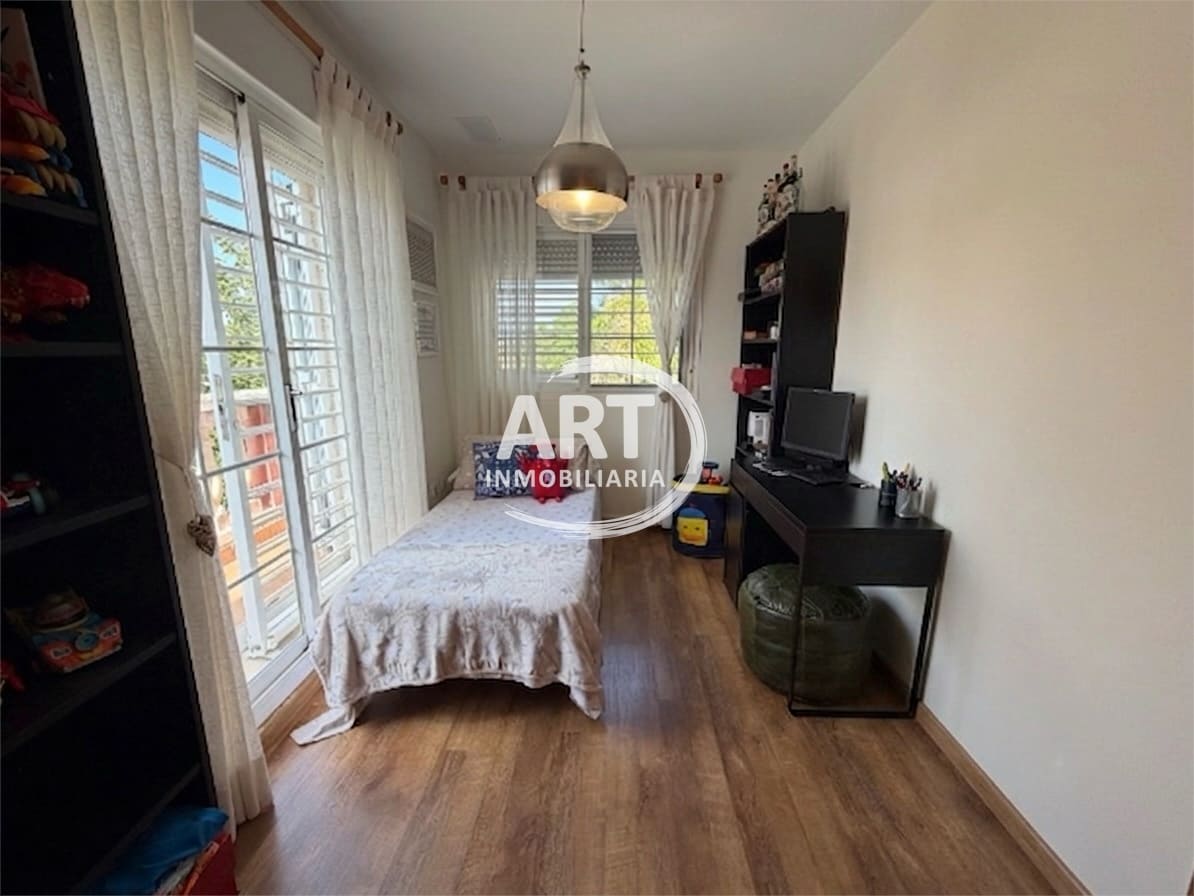 3 sovrum Semi-fristående Villa till salu i La Pobla de Vallbona med pool garage - 395 000 € (Ref: 10008295)