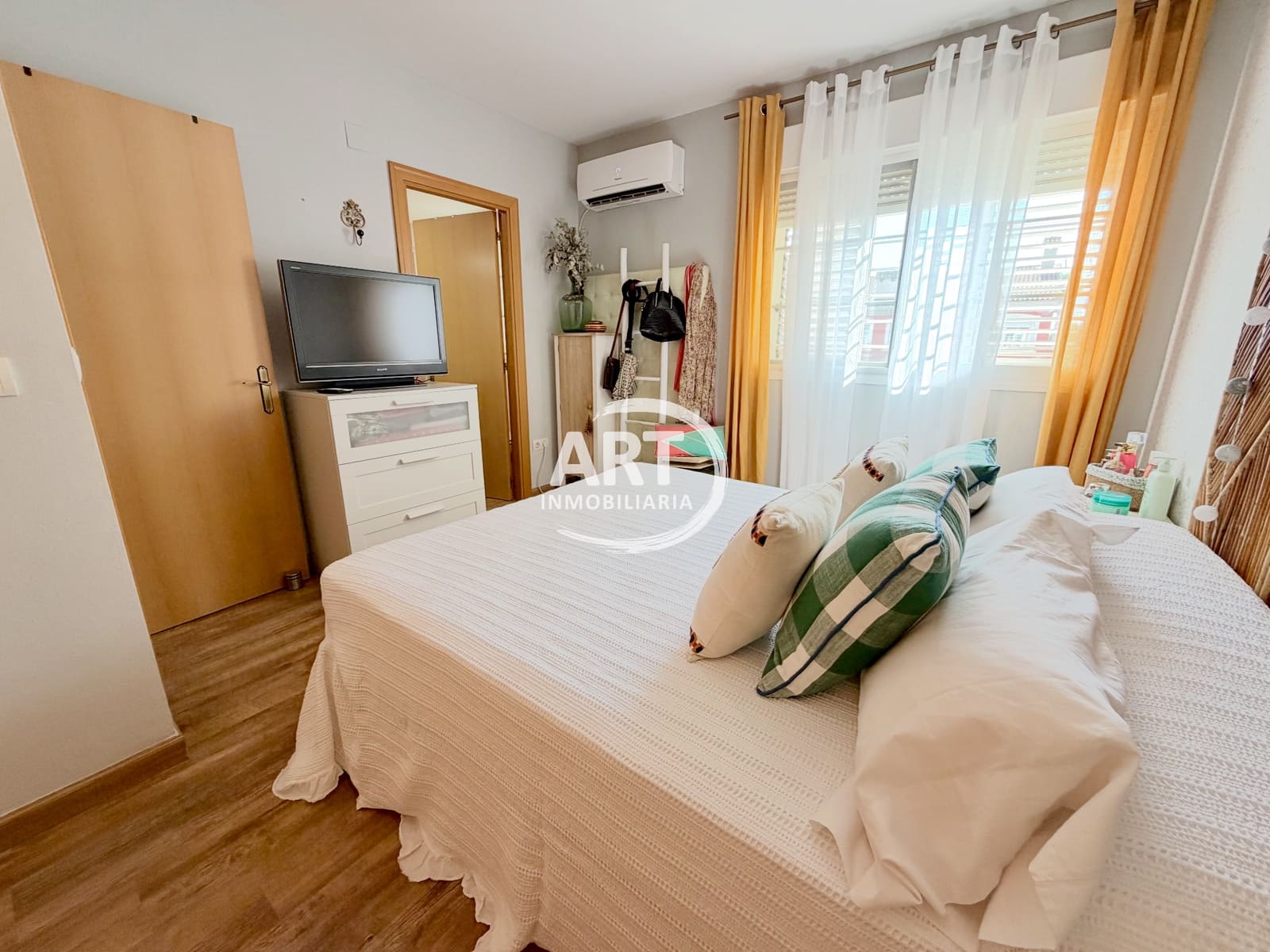 3 sovrum Semi-fristående Villa till salu i La Pobla de Vallbona med pool garage - 395 000 € (Ref: 10008295)