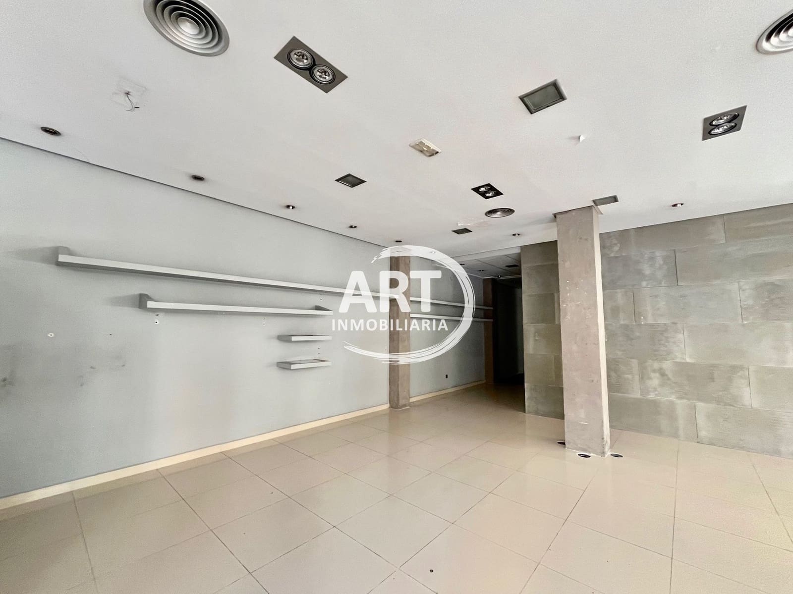 Commercial for rent in L'Eliana - € 2,800 (Ref: 10026707)