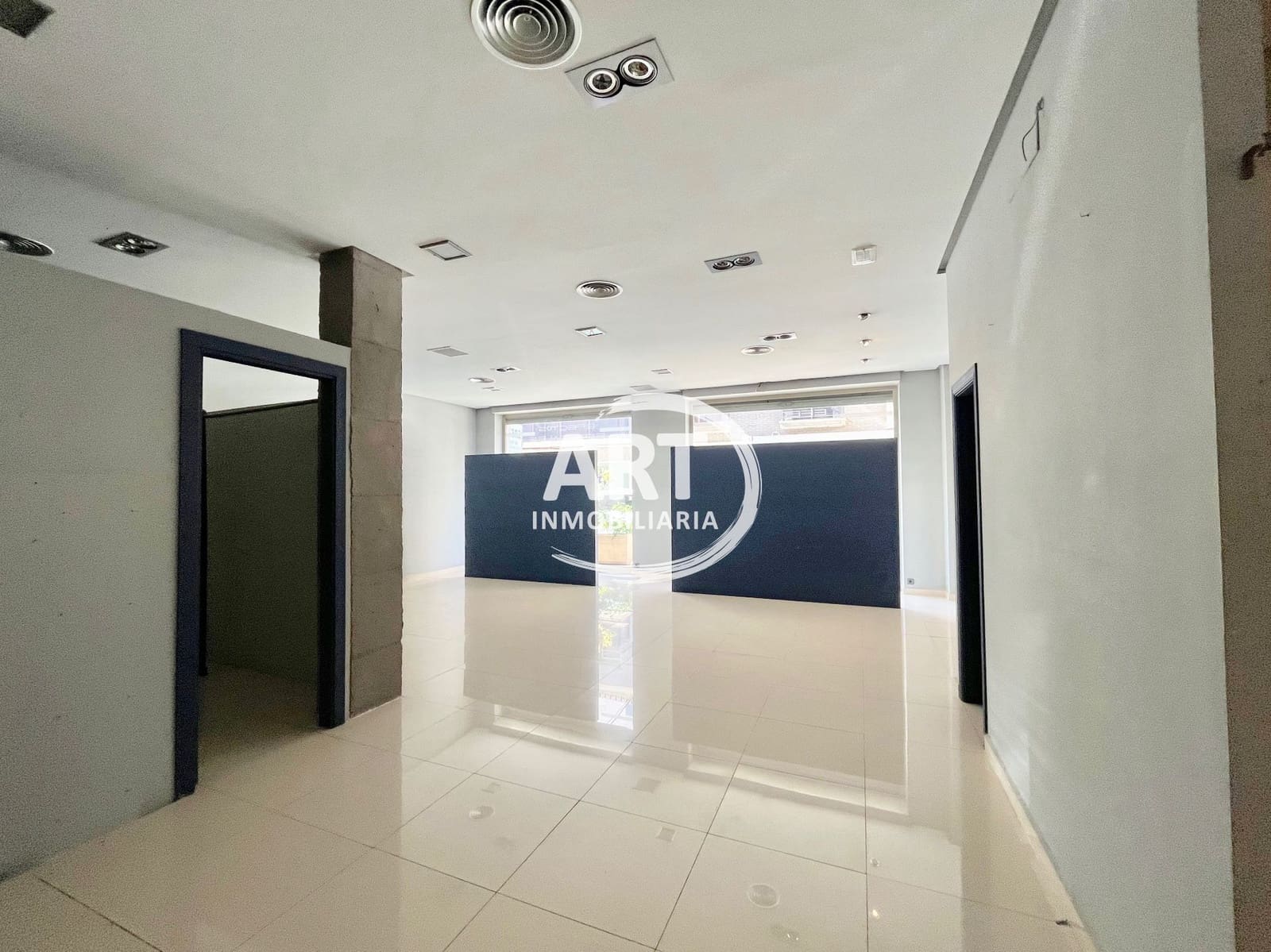 Commercial for rent in L'Eliana - € 2,800 (Ref: 10026707)