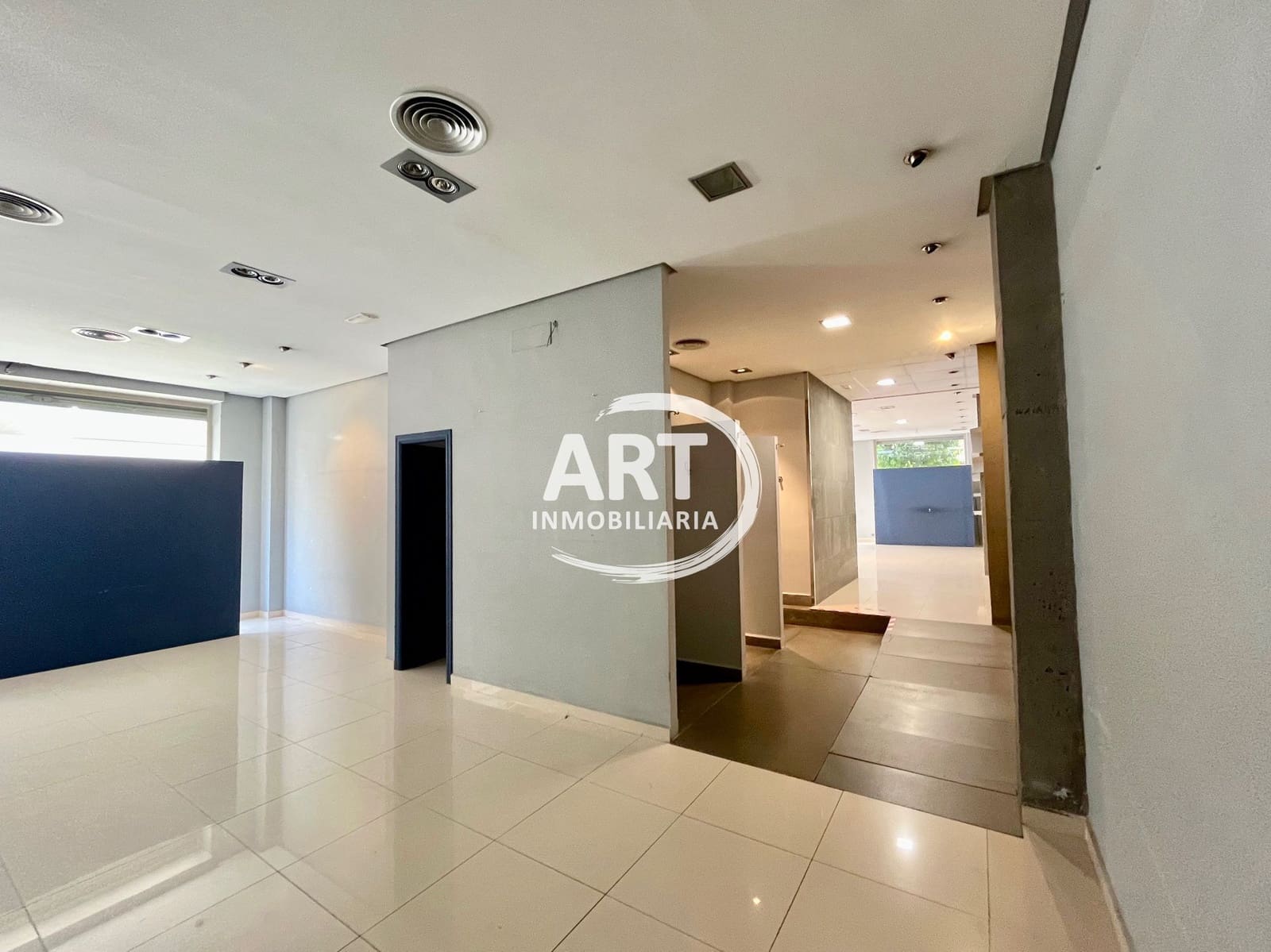 Commercial for rent in L'Eliana - € 2,800 (Ref: 10026707)