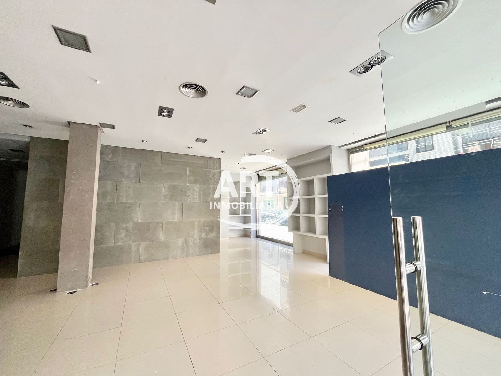 Commercial for rent in L'Eliana - € 2,800 (Ref: 10026707)