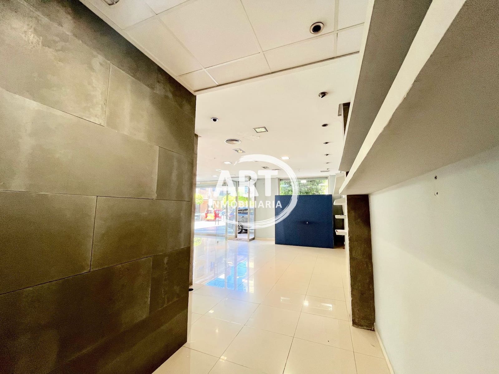 Commercial for rent in L'Eliana - € 2,800 (Ref: 10026707)
