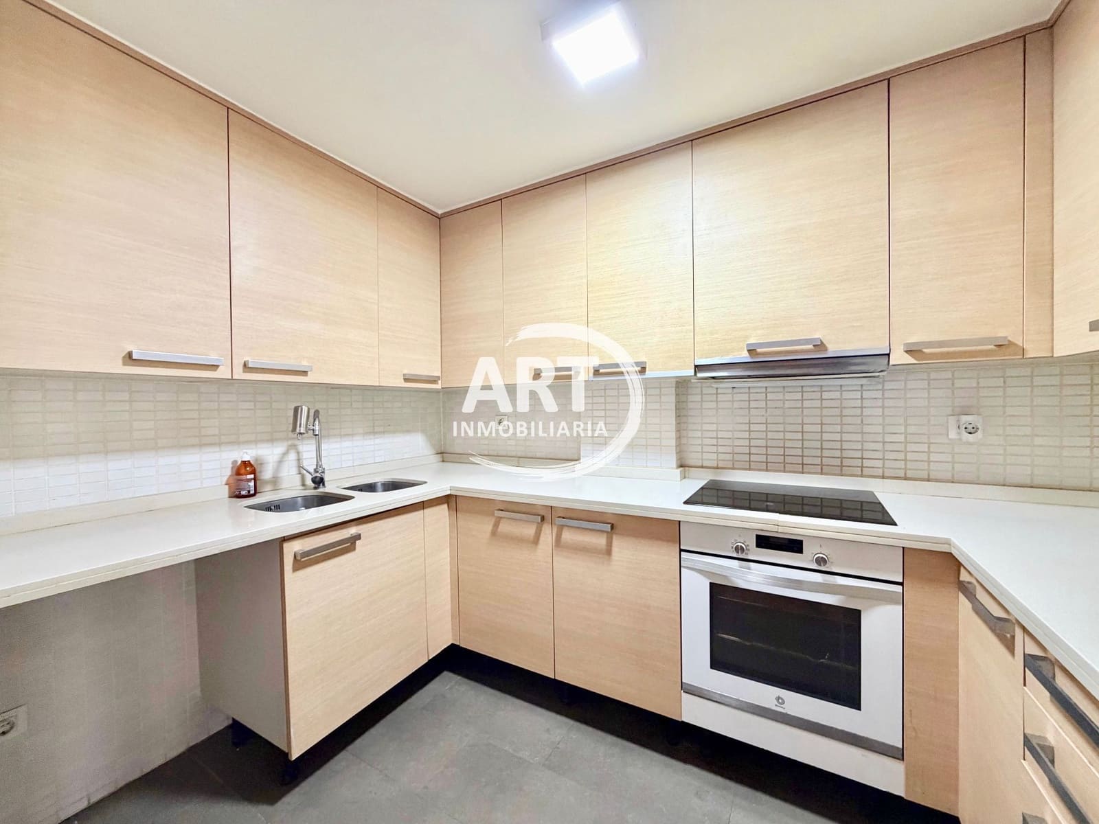 2 sovrum Lägenhet att hyra i Valencia stad med garage - 1 700 € (Ref: 10040313)