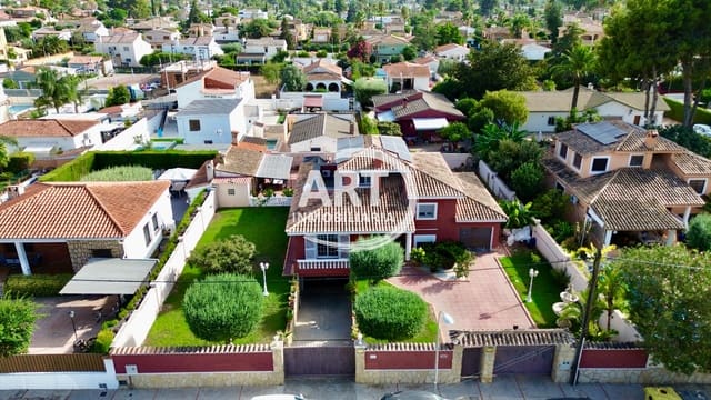 Chalet de 6 habitaciones en L'Eliana en venta con piscina garaje - 869.000 € (Ref: 10063755)