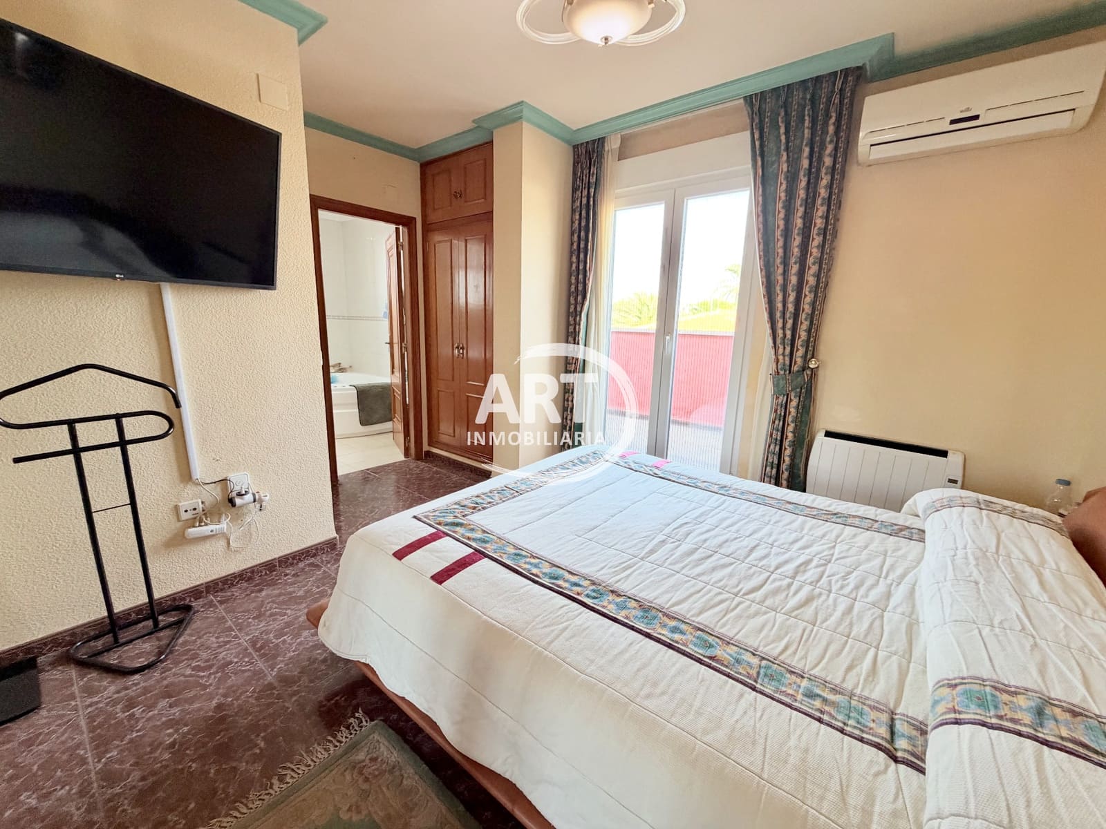 Chalet de 6 habitaciones en L'Eliana en venta con piscina garaje - 869.000 € (Ref: 10063755)