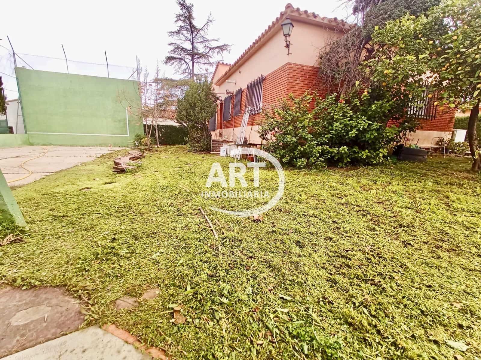 4 sypialnia Willa na sprzedaż w L'Eliana z basenem garażem - 850 000 € (Ref: 10080370)
