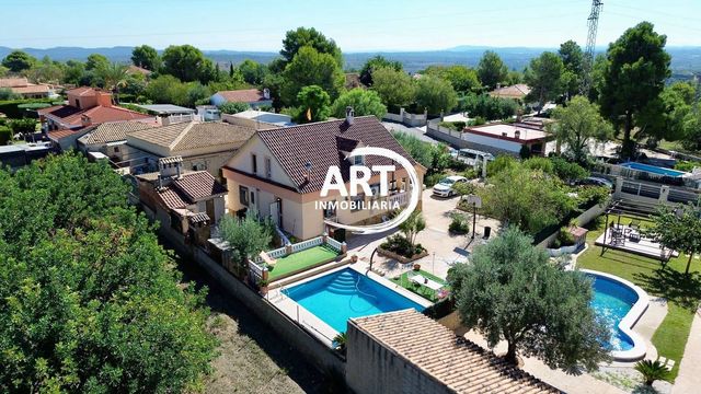 6 Zimmer Villa zu verkaufen in Cheste mit Pool Garage - 299.950 € (Ref: 10118723)