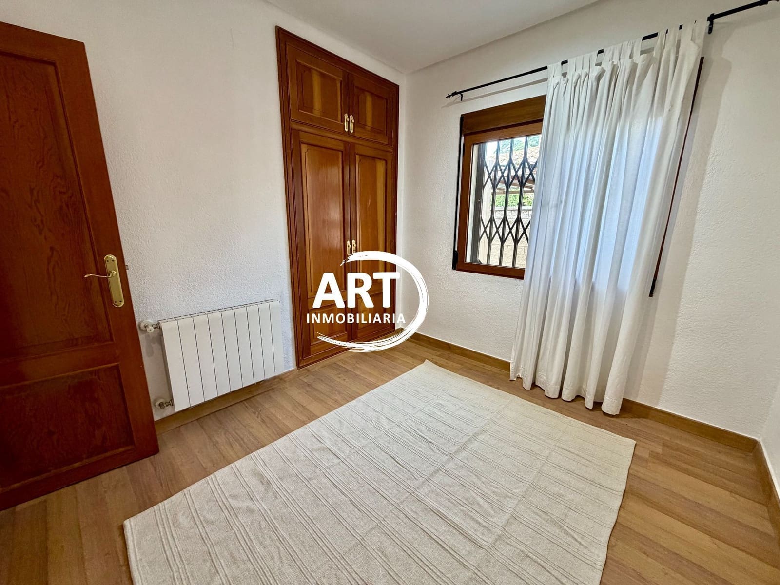 Chalet de 4 habitaciones en L'Eliana en alquiler con piscina garaje - 3.000 € (Ref: 10123388)