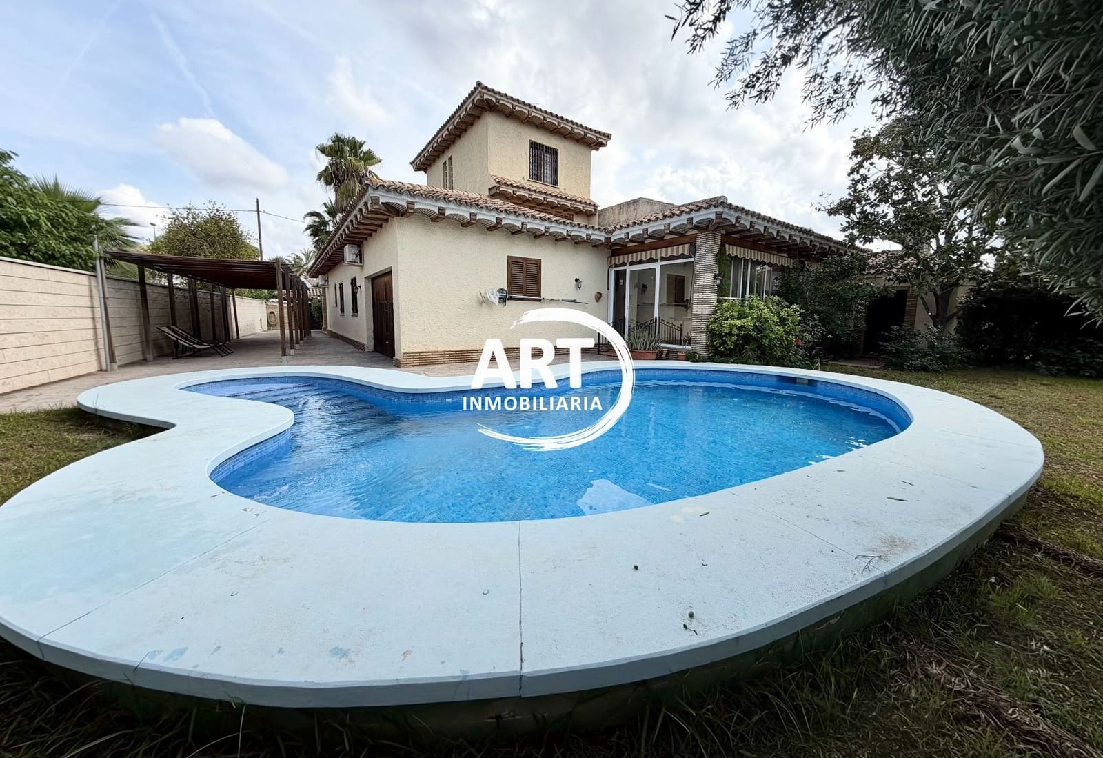Chalet de 4 habitaciones en L'Eliana en alquiler con piscina garaje - 3.000 € (Ref: 10123388)