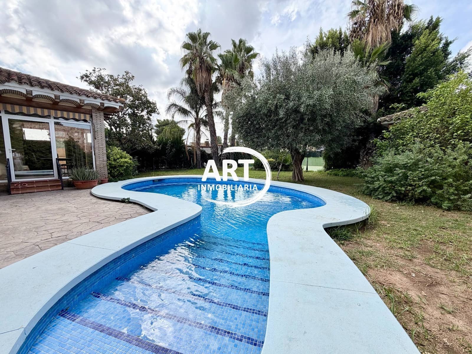Chalet de 4 habitaciones en L'Eliana en alquiler con piscina garaje - 3.000 € (Ref: 10123388)