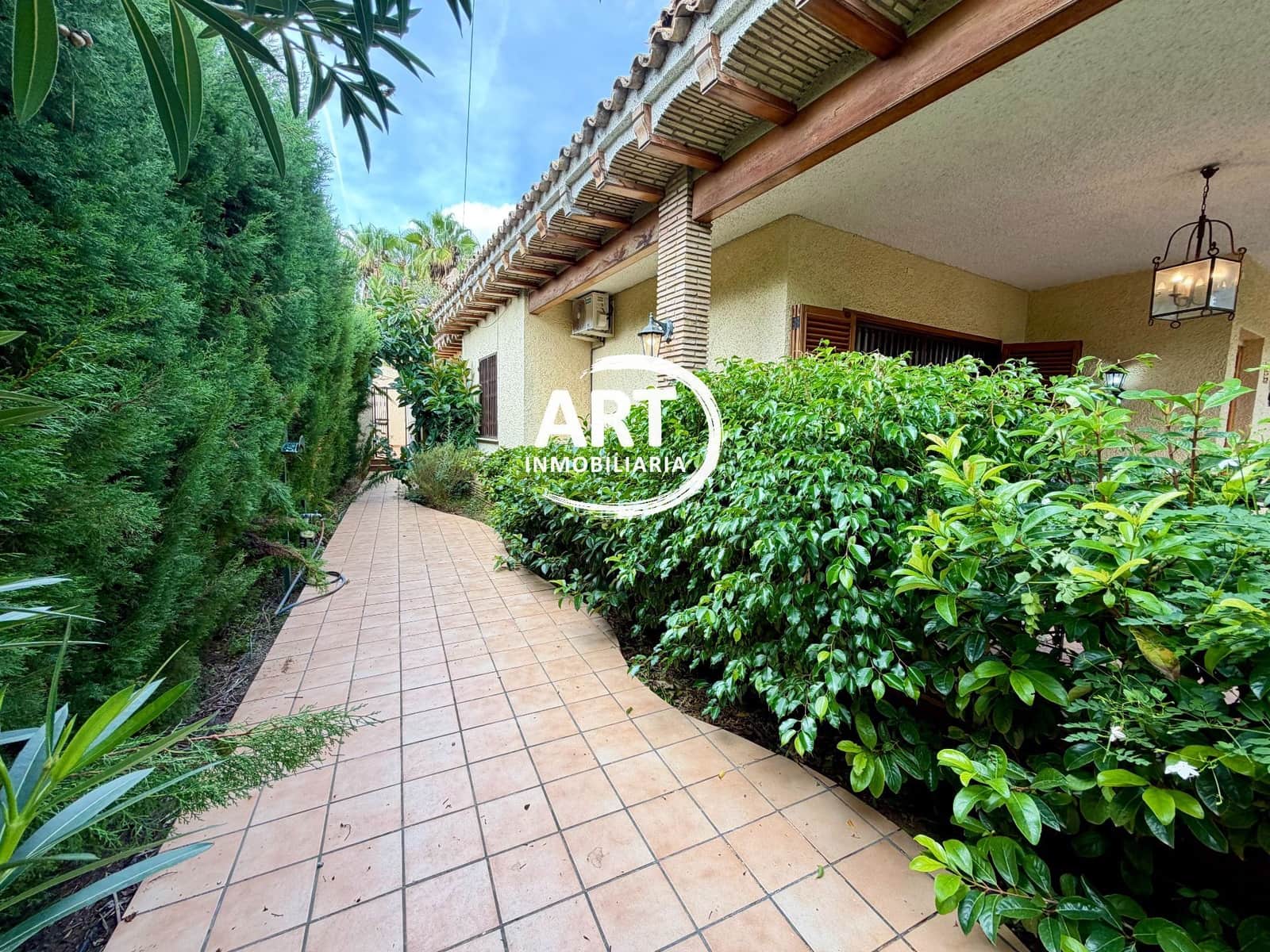 Chalet de 4 habitaciones en L'Eliana en alquiler con piscina garaje - 3.000 € (Ref: 10123388)