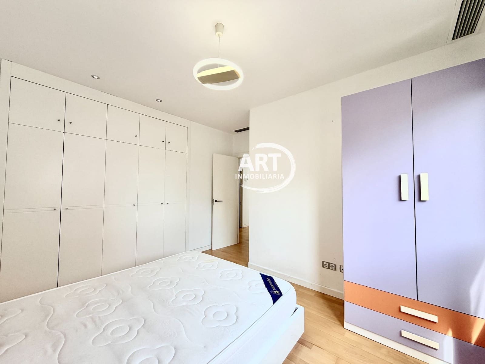 3 soveværelse Semi-Rækkehus til leje i La Pobla de Vallbona med swimmingpool garage - € 2.500 (Ref: 10123391)