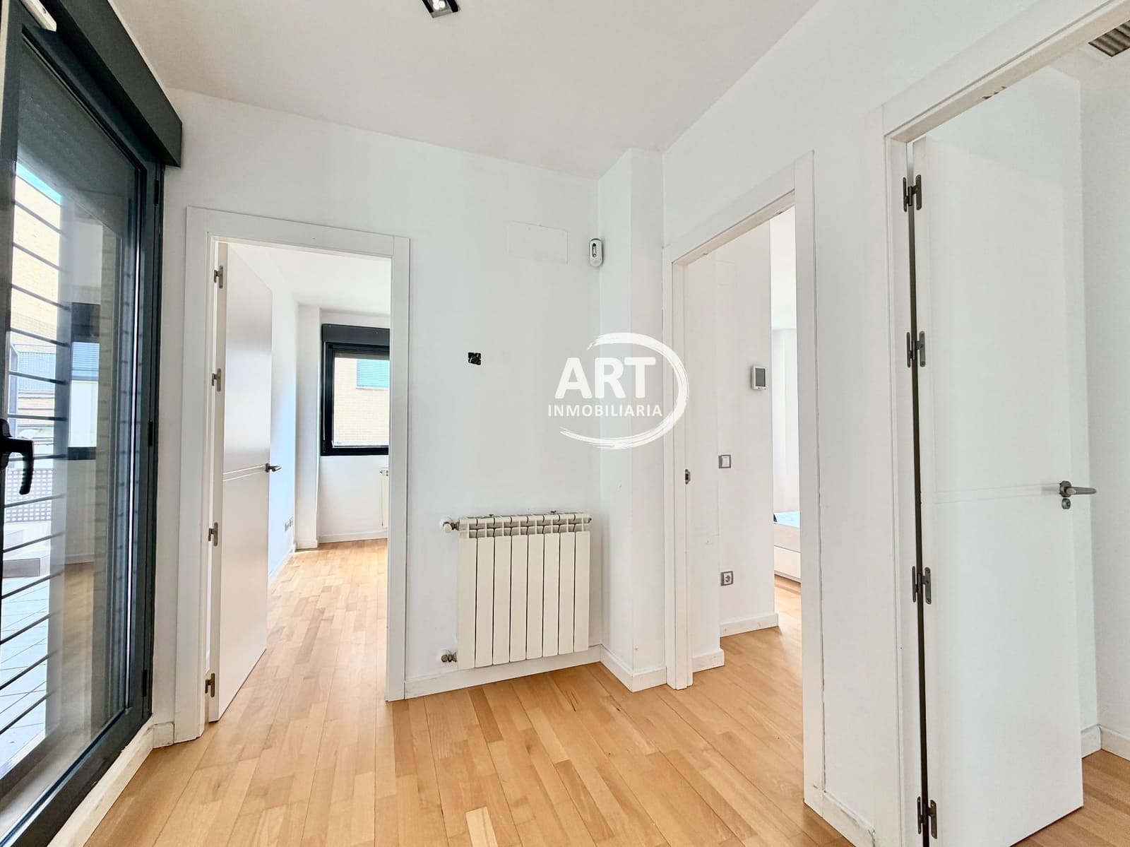 3 soveværelse Semi-Rækkehus til leje i La Pobla de Vallbona med swimmingpool garage - € 2.500 (Ref: 10123391)