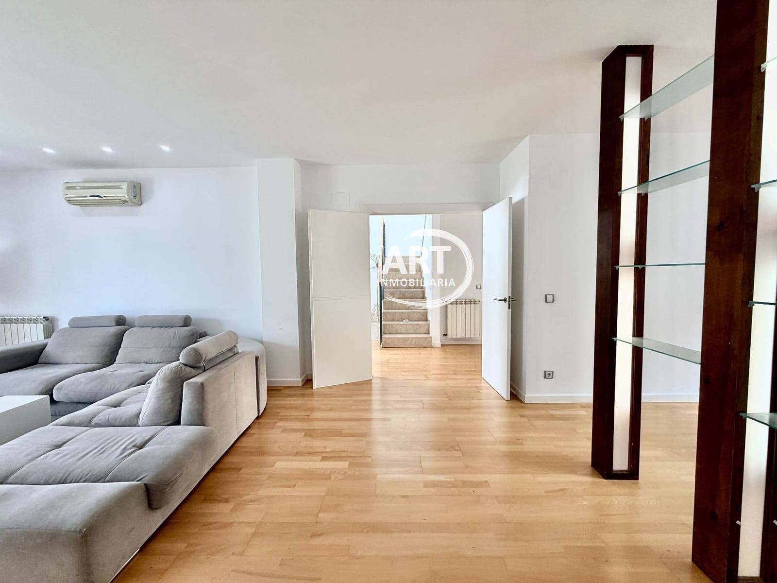 3 soveværelse Semi-Rækkehus til leje i La Pobla de Vallbona med swimmingpool garage - € 2.500 (Ref: 10123391)