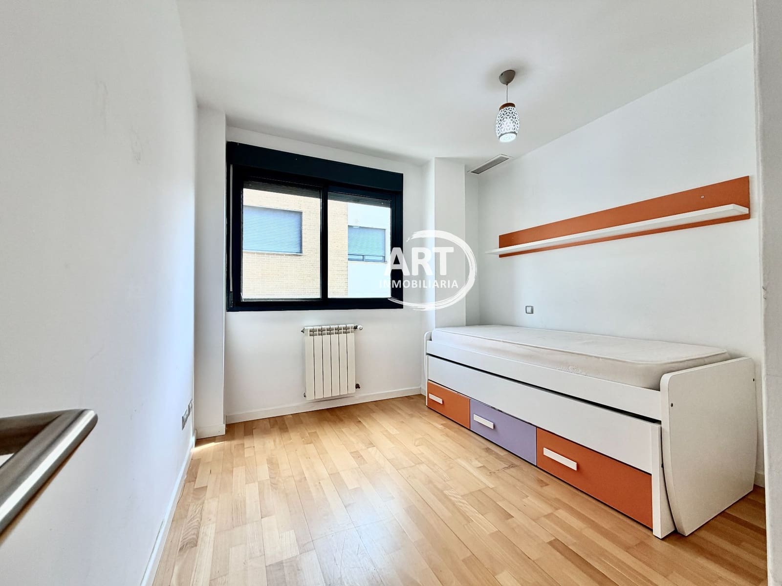 3 soveværelse Semi-Rækkehus til leje i La Pobla de Vallbona med swimmingpool garage - € 2.500 (Ref: 10123391)