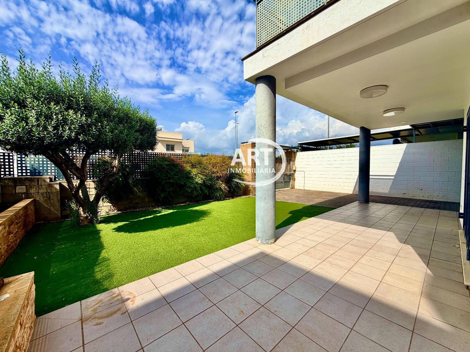 3 soveværelse Semi-Rækkehus til leje i La Pobla de Vallbona med swimmingpool garage - € 2.500 (Ref: 10123391)