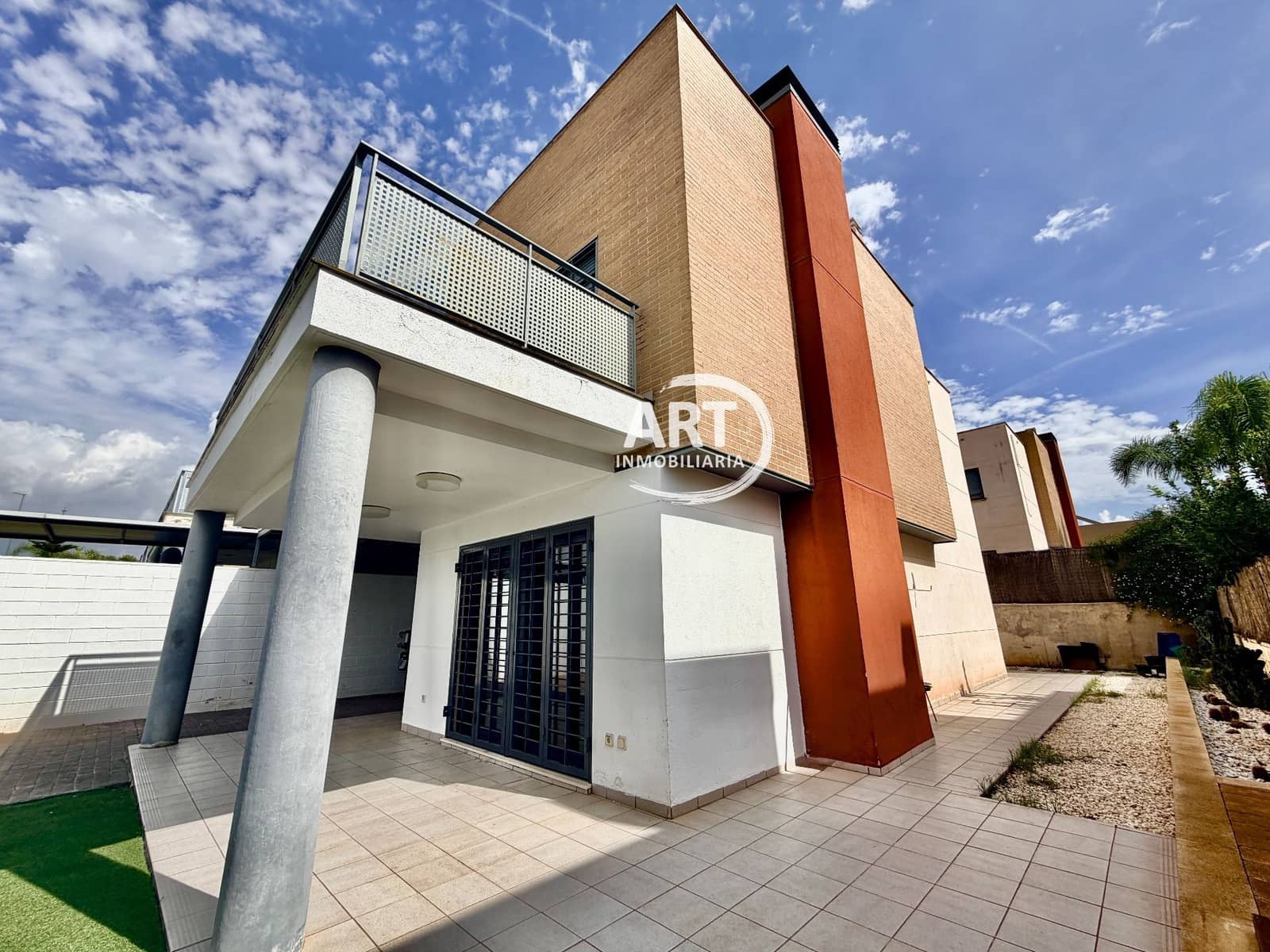 3 soveværelse Semi-Rækkehus til leje i La Pobla de Vallbona med swimmingpool garage - € 2.500 (Ref: 10123391)