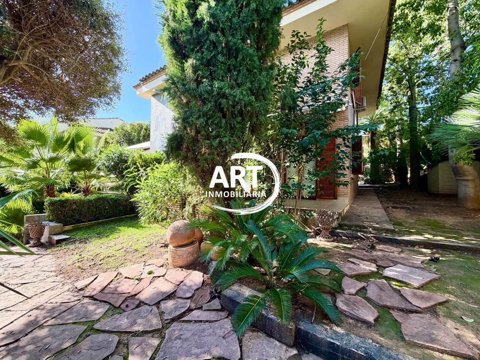 4 slaapkamer Villa te huur in Riba-roja de Turia met zwembad garage - € 3.600 (Ref: 10154569)