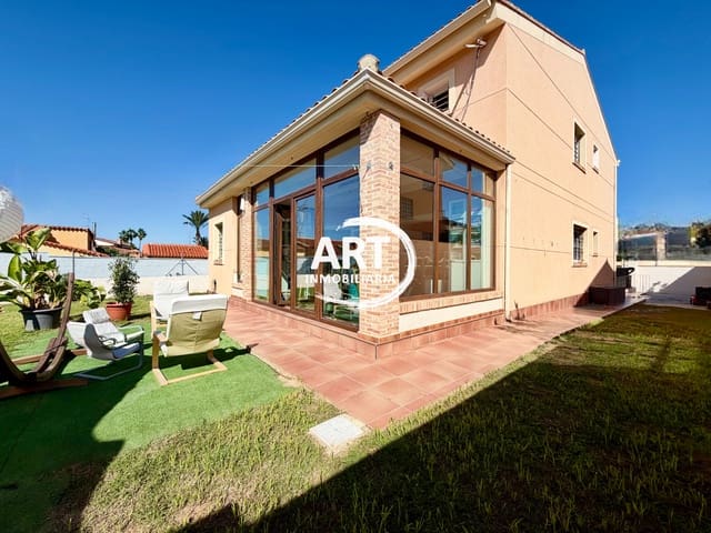 4 slaapkamer Villa te koop in L'Eliana met garage - € 630.000 (Ref: 10157201)