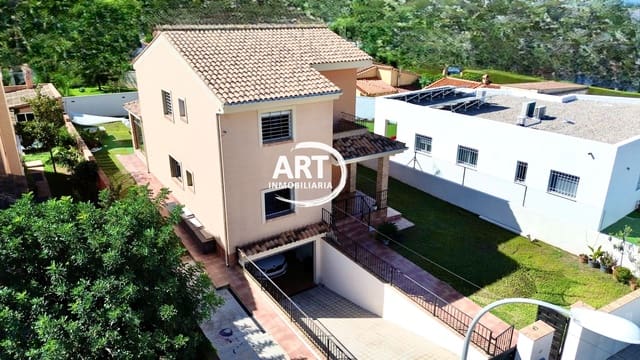 4 slaapkamer Villa te koop in L'Eliana met garage - € 630.000 (Ref: 10157201)