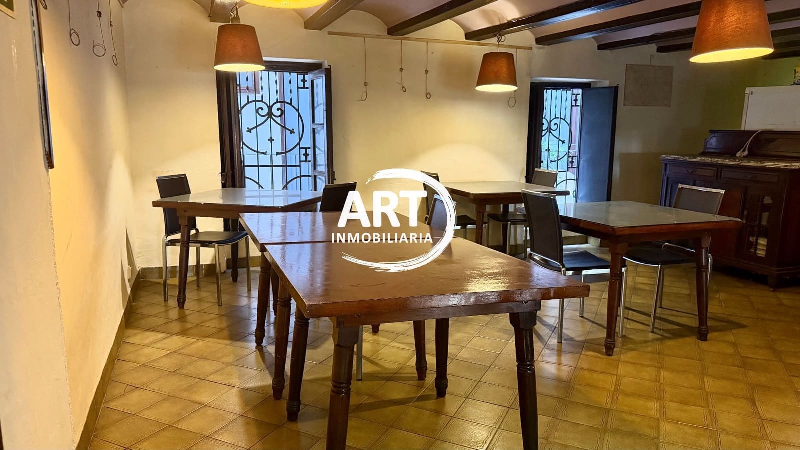 Kommersiell til salgs i Valencia by - € 249 000 (Ref: 10160913)