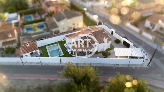 Chalet de 3 habitaciones en L'Eliana en venta con piscina garaje - 585.000 € (Ref: 10166072)