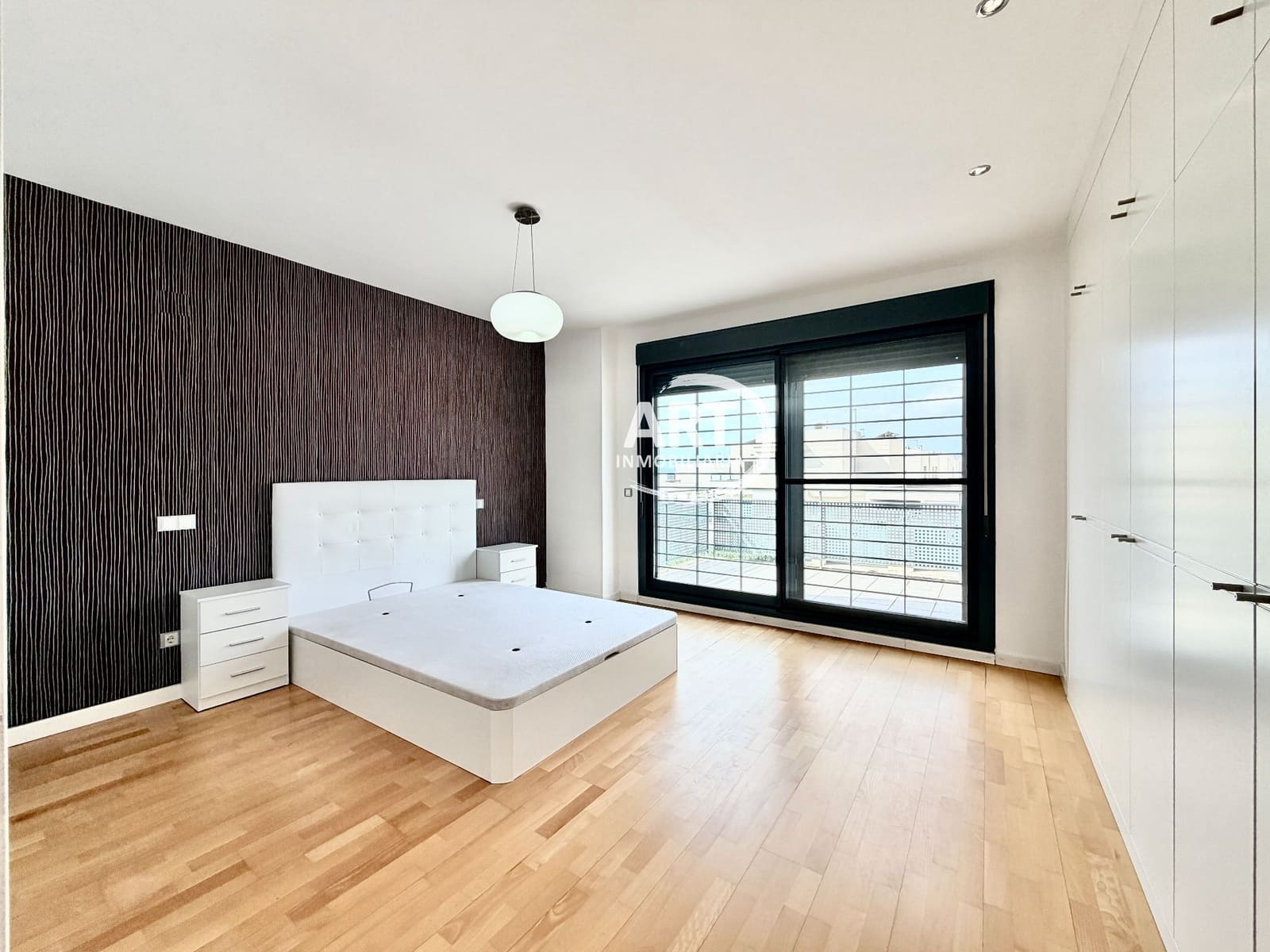 Chalet de 3 habitaciones en La Pobla de Vallbona en venta con piscina garaje - 520.000 € (Ref: 10168140)