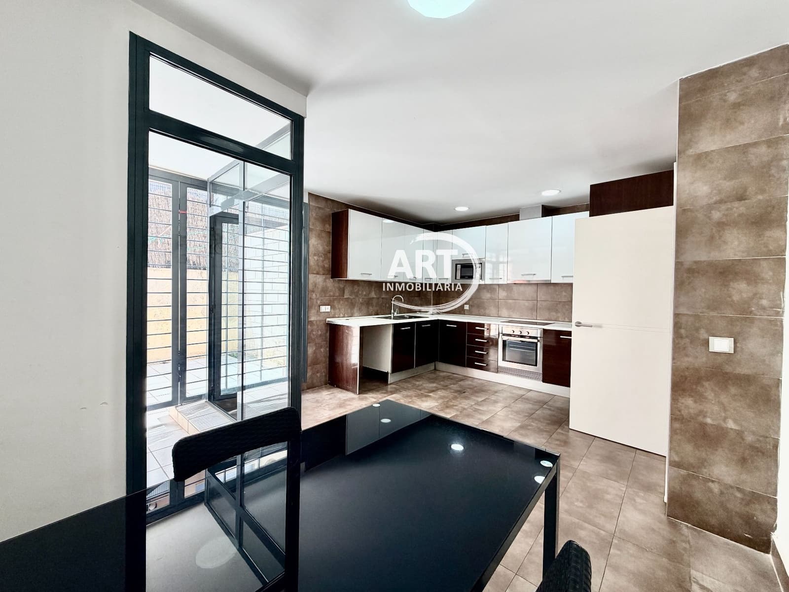 Chalet de 3 habitaciones en La Pobla de Vallbona en venta con piscina garaje - 520.000 € (Ref: 10168140)